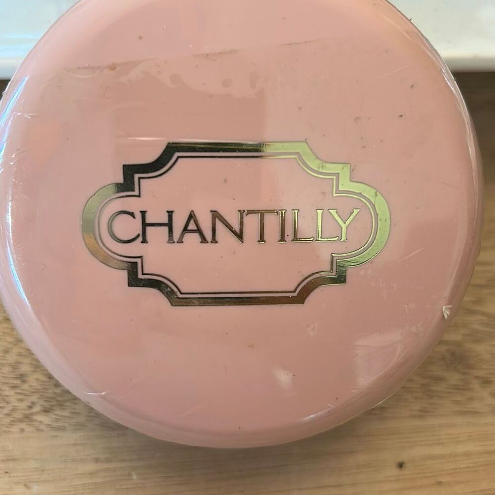 New Vintage chantilly dusting powder sealed